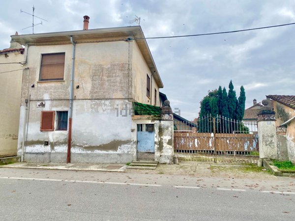 casa indipendente in vendita a Mortara