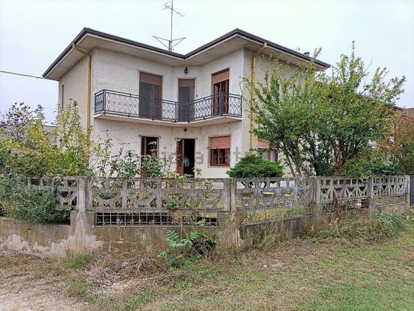 casa indipendente in vendita a Mortara