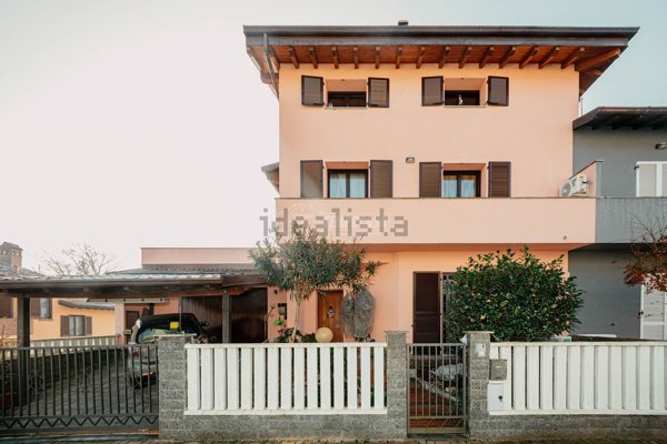casa indipendente in vendita a Mortara