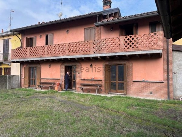 casa indipendente in vendita a Mortara
