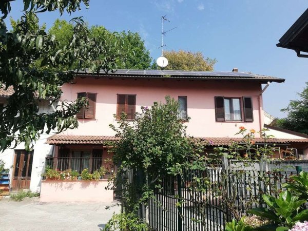 casa indipendente in vendita a Mortara