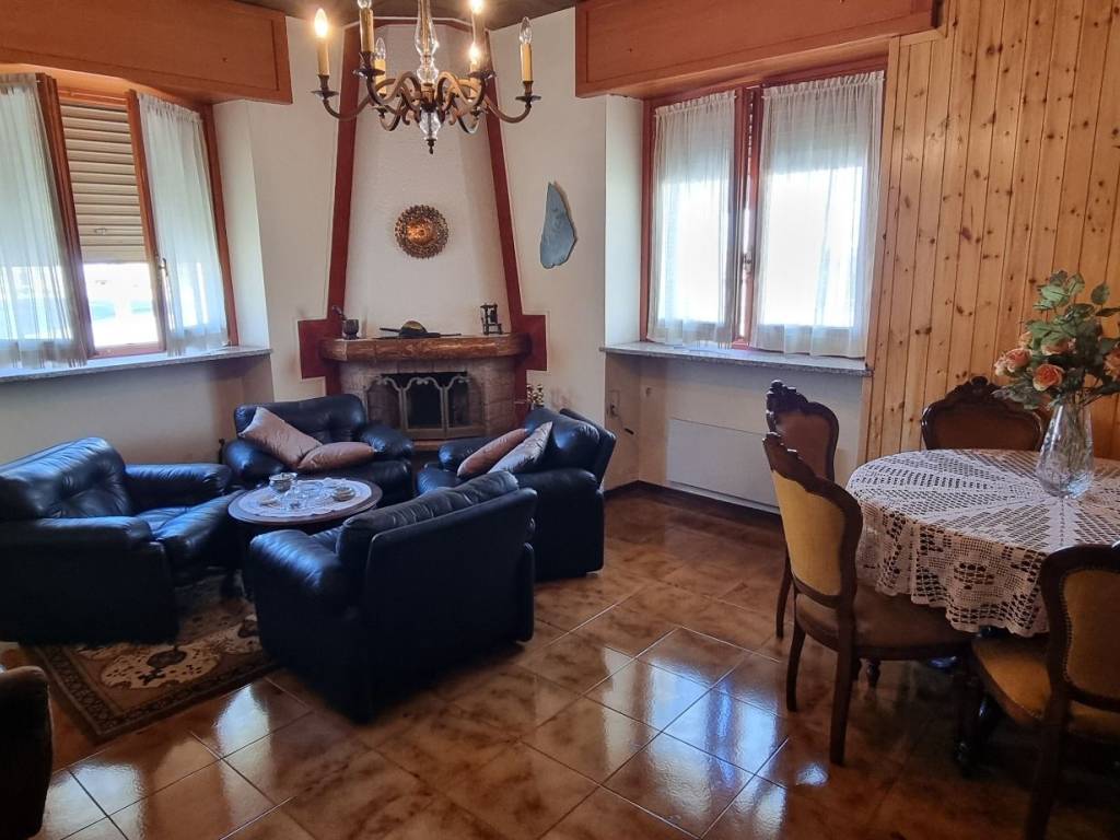 casa indipendente in vendita a Mortara