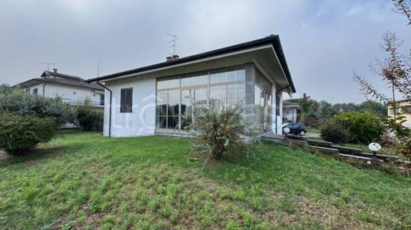 casa indipendente in vendita a Mortara