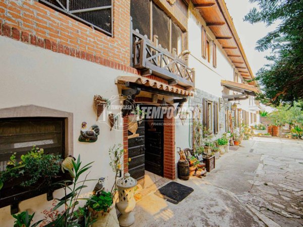 casa indipendente in vendita a Mortara
