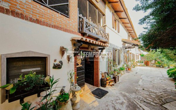 casa indipendente in vendita a Mortara