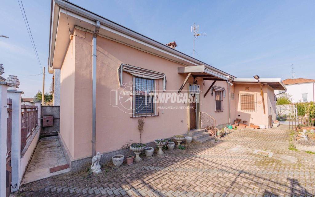 casa indipendente in vendita a Mortara
