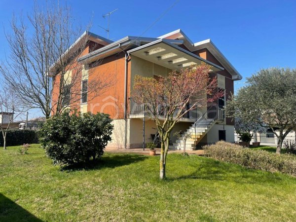 casa indipendente in vendita a Mortara