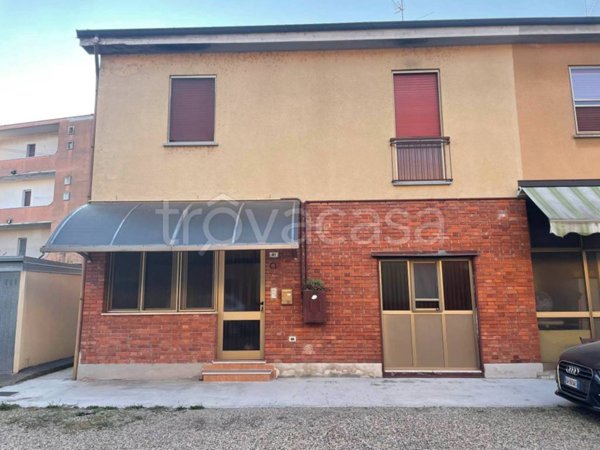 casa indipendente in vendita a Mortara