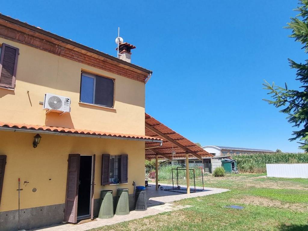 casa indipendente in vendita a Mortara