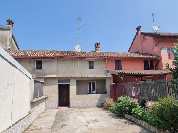 casa indipendente in vendita a Mortara