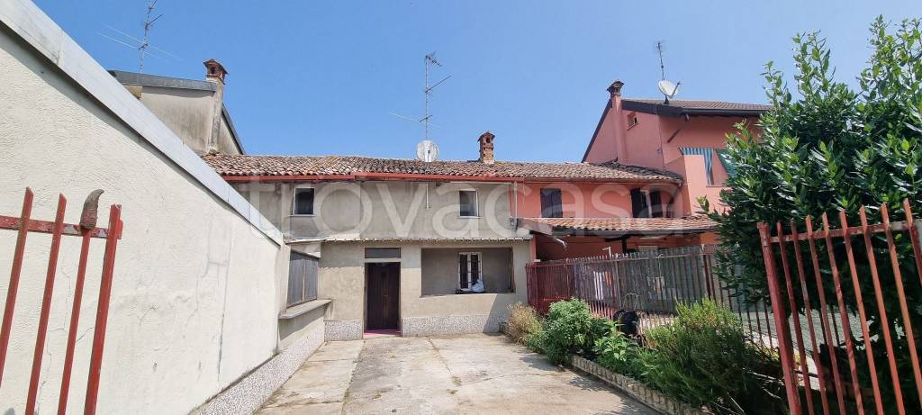 casa indipendente in vendita a Mortara
