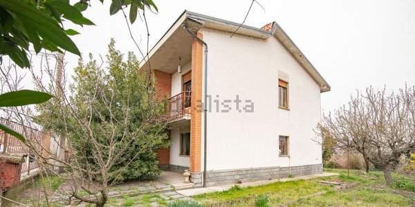casa indipendente in vendita a Mortara