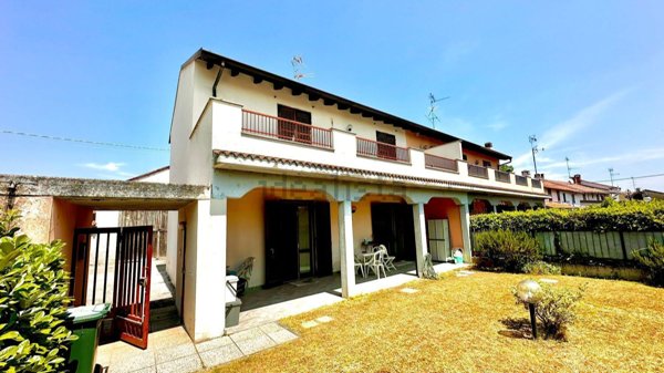 casa indipendente in vendita a Mortara