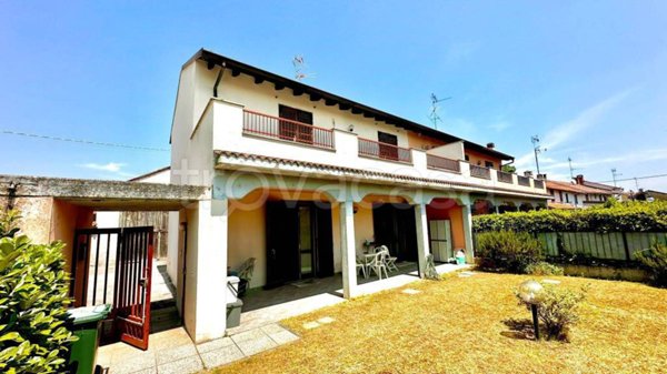 casa indipendente in vendita a Mortara