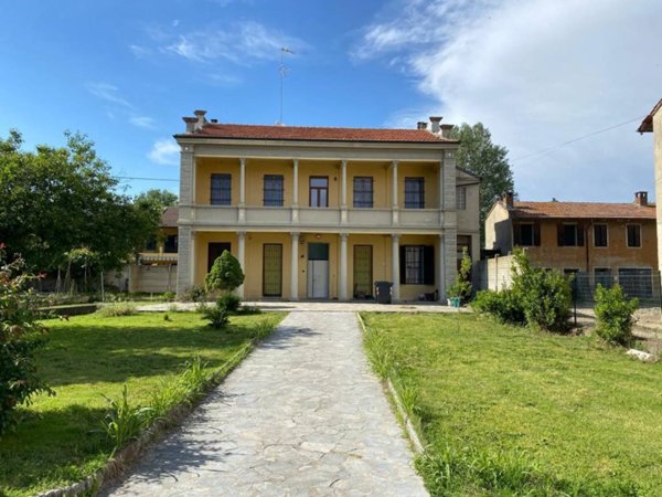 casa indipendente in vendita a Mortara