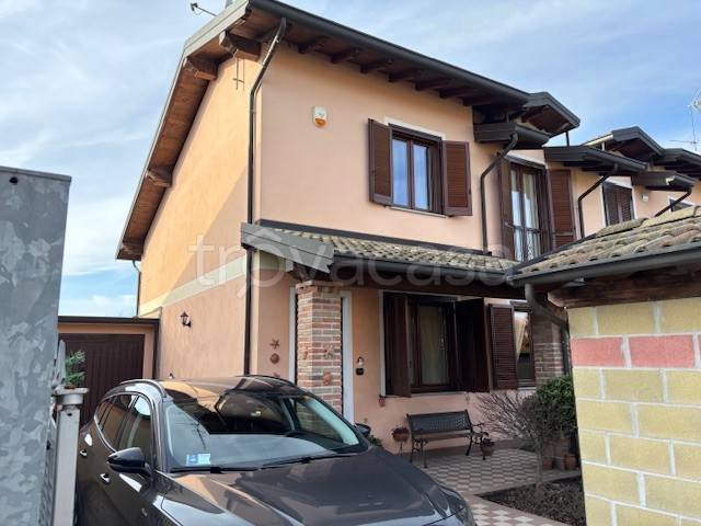 casa indipendente in vendita a Mortara