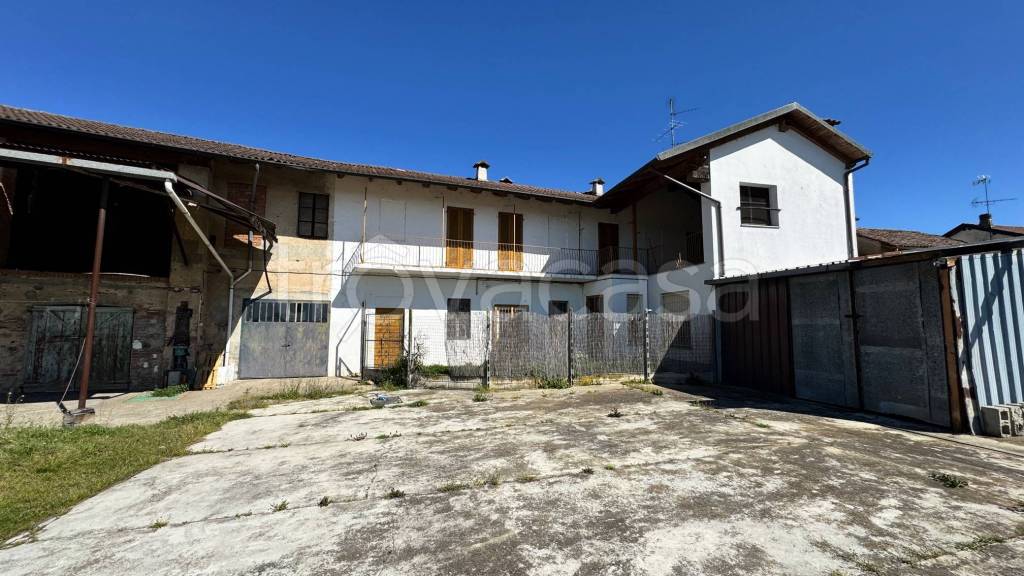 casa indipendente in vendita a Mortara