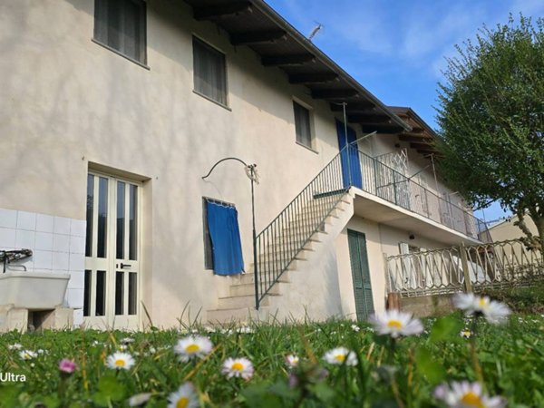 casa indipendente in vendita a Mortara
