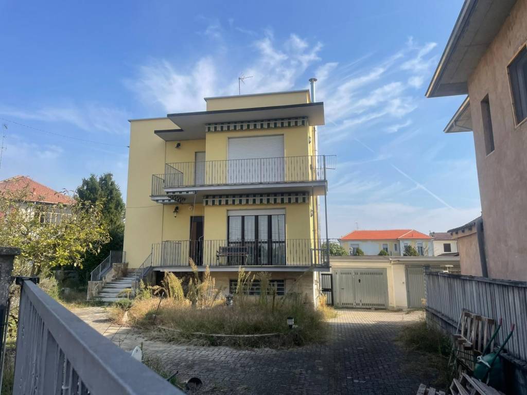 casa indipendente in vendita a Mortara