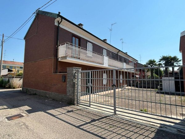 casa indipendente in vendita a Mortara