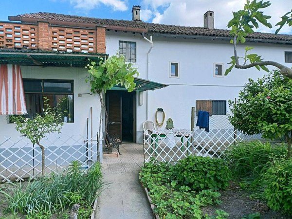 casa indipendente in vendita a Mortara