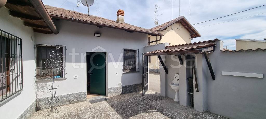 casa indipendente in vendita a Mortara
