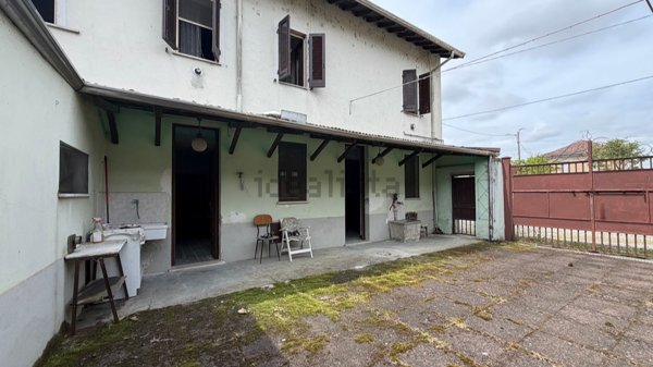 casa indipendente in vendita a Mortara
