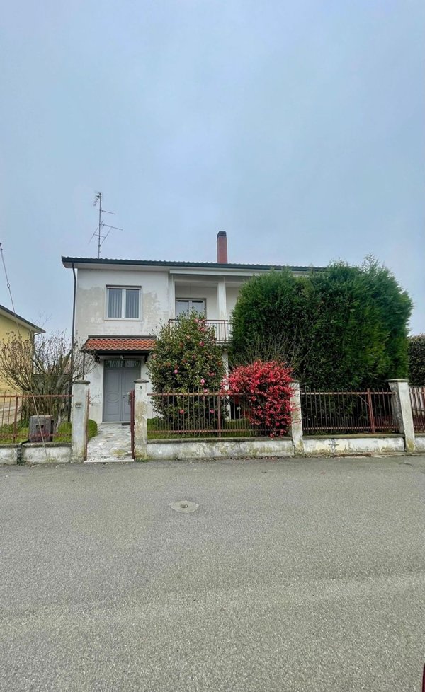 casa indipendente in vendita a Mortara