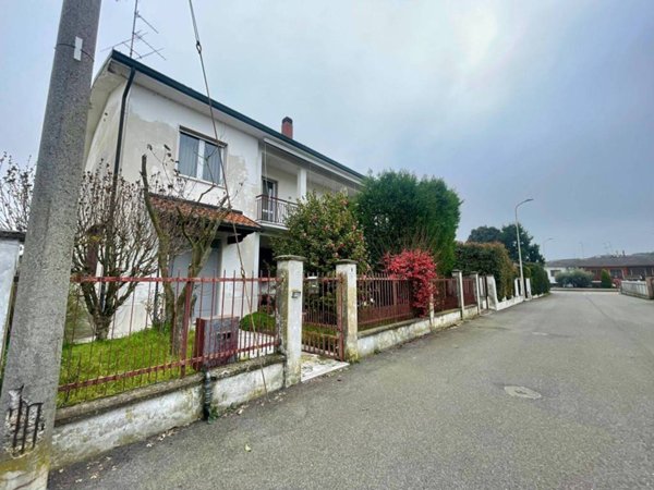 casa indipendente in vendita a Mortara