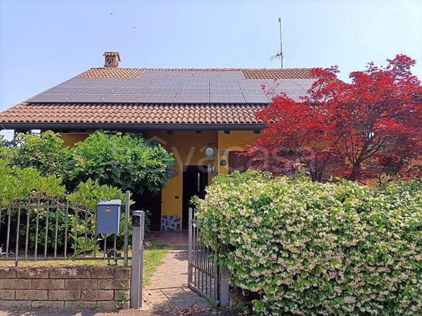 casa indipendente in vendita a Mortara