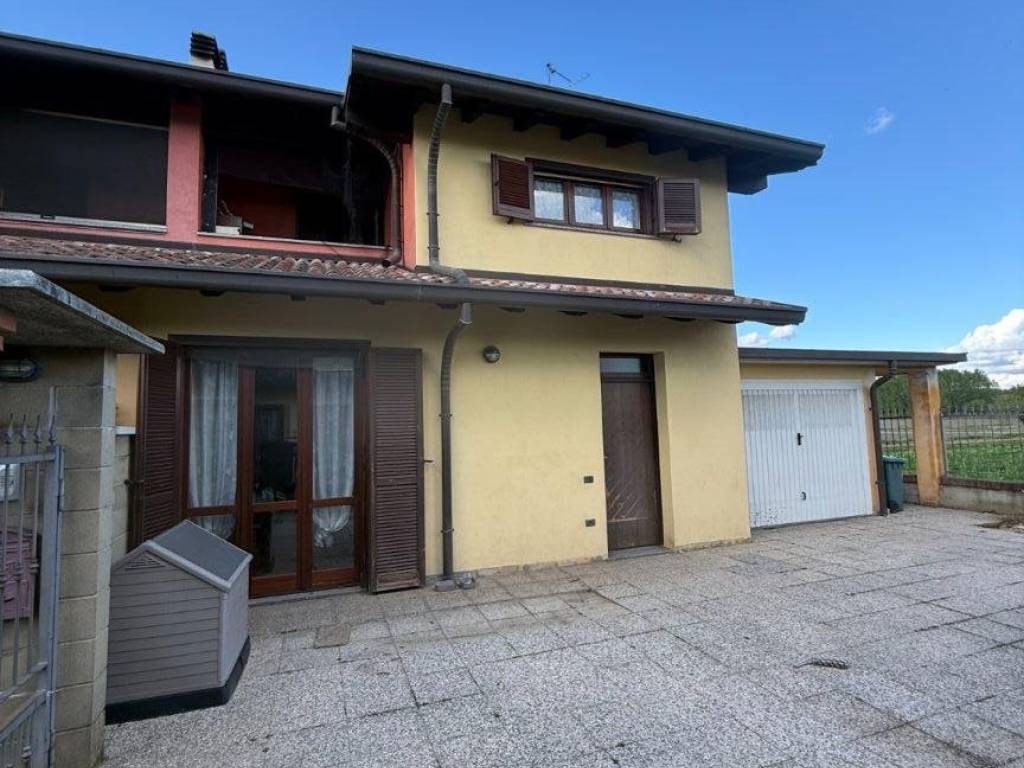 casa indipendente in vendita a Mortara in zona Casoni dei Peri