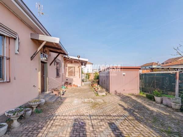 casa indipendente in vendita a Mortara