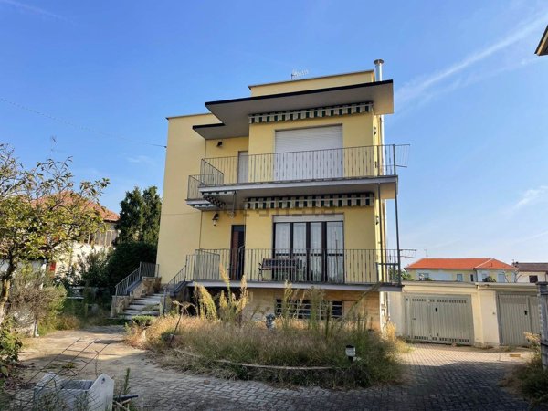 casa indipendente in vendita a Mortara