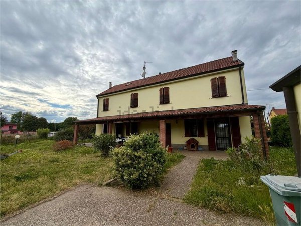 casa indipendente in vendita a Mortara