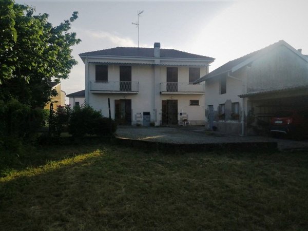 casa indipendente in vendita a Mortara