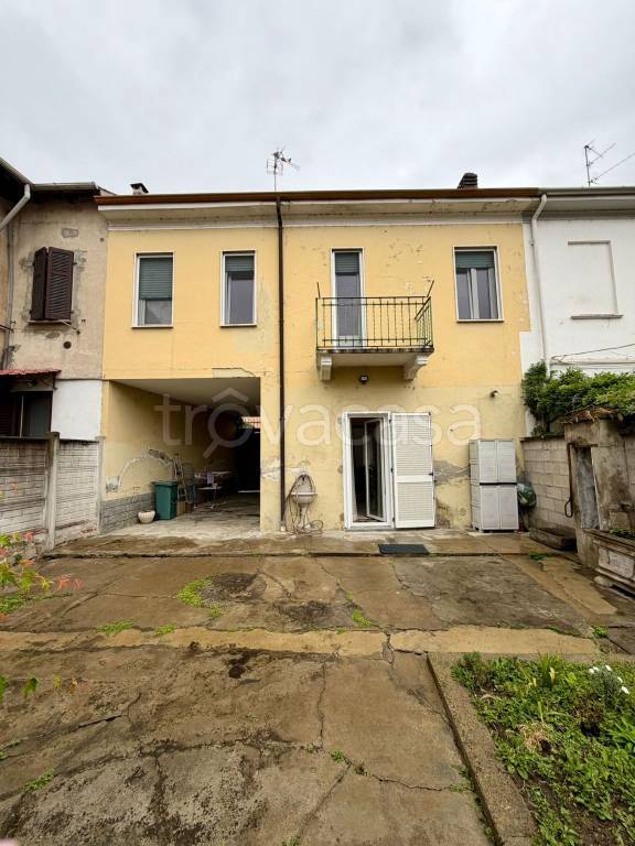casa indipendente in vendita a Mortara