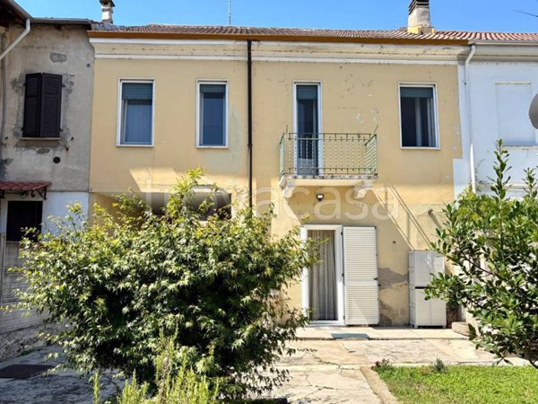 casa indipendente in vendita a Mortara in zona Medaglia