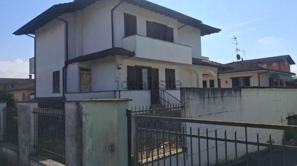 casa indipendente in vendita a Mortara