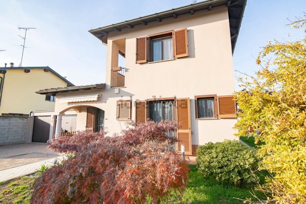 casa indipendente in vendita a Mortara