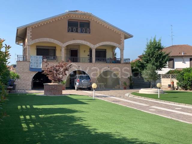 casa indipendente in vendita a Mortara
