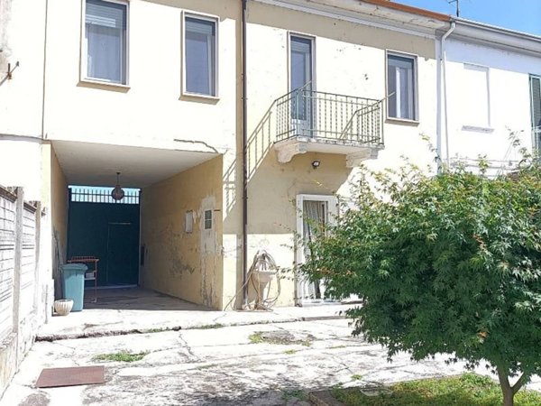 casa indipendente in vendita a Mortara