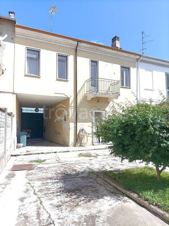 casa indipendente in vendita a Mortara