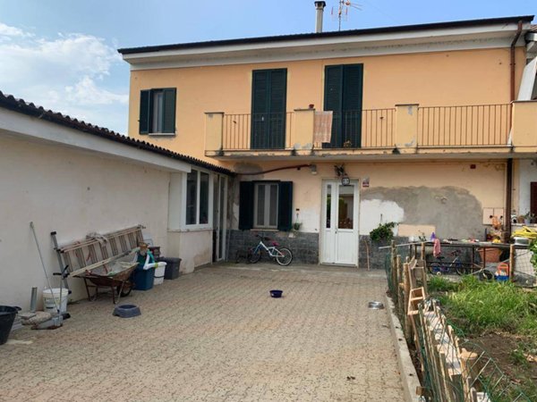 casa indipendente in vendita a Mortara