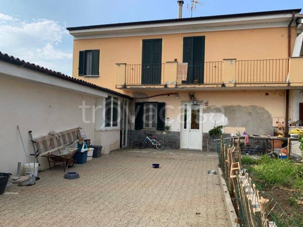 casa indipendente in vendita a Mortara
