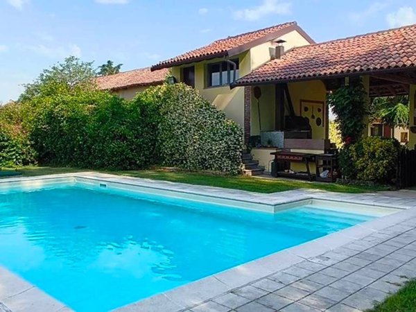 casa indipendente in vendita a Mortara in zona Cattanea