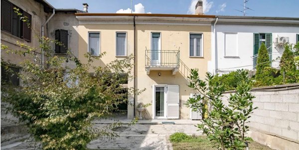 casa indipendente in vendita a Mortara