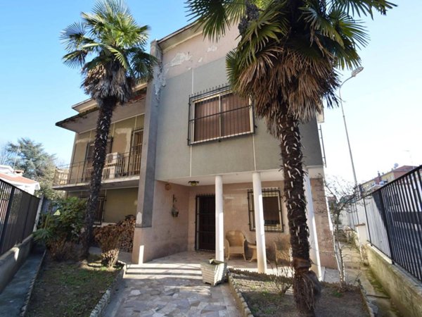 casa indipendente in vendita a Mortara