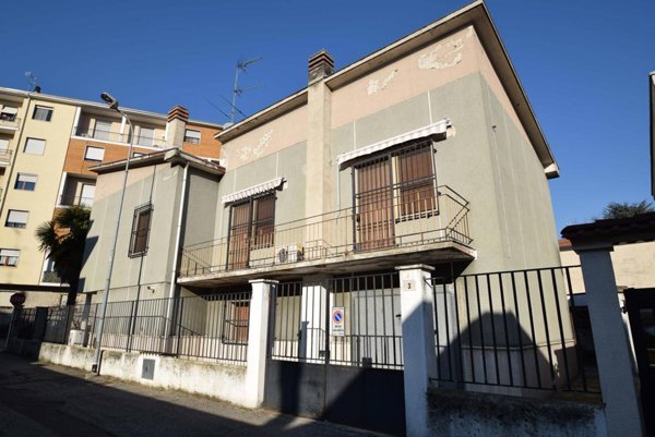 casa indipendente in vendita a Mortara