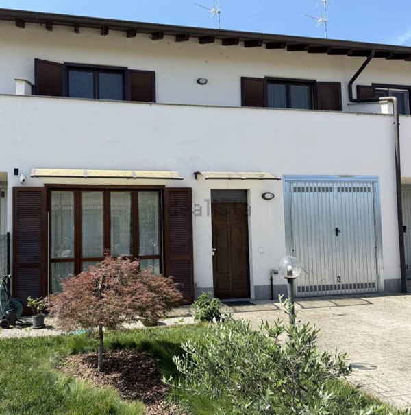 casa indipendente in vendita a Mortara