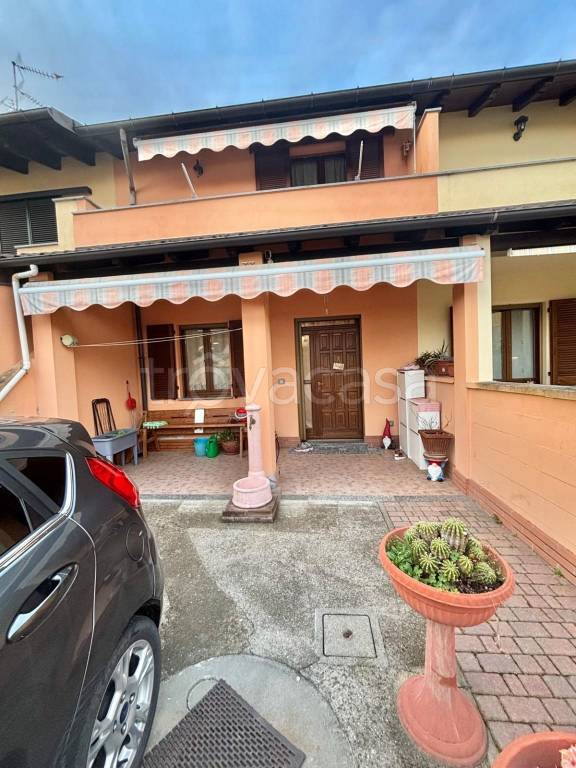 casa indipendente in vendita a Mortara